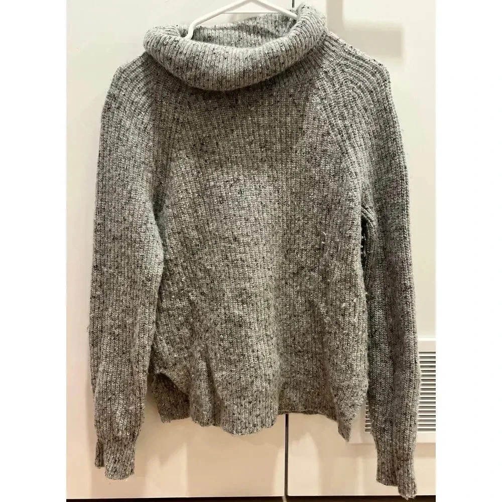 J crew grey crewneck thick sweater lambswool, small